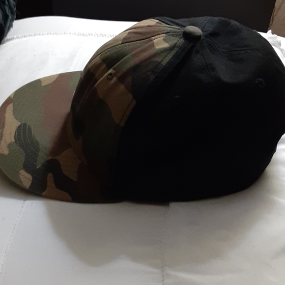 SnapBack - Picture 2 of 4